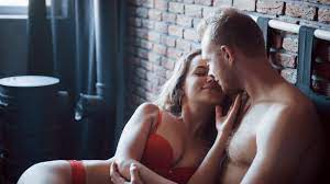 SORTES DE PORNO —-- 40 GENRES DE FILMS POUR ADULTES AVEC RÉSUMÉ
